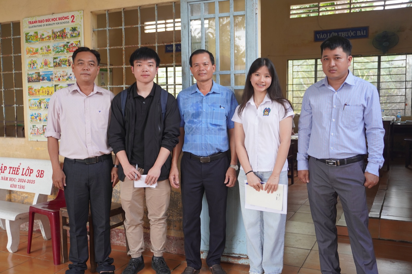 Các em học sinh tại điểm trường ở Hậu Giang